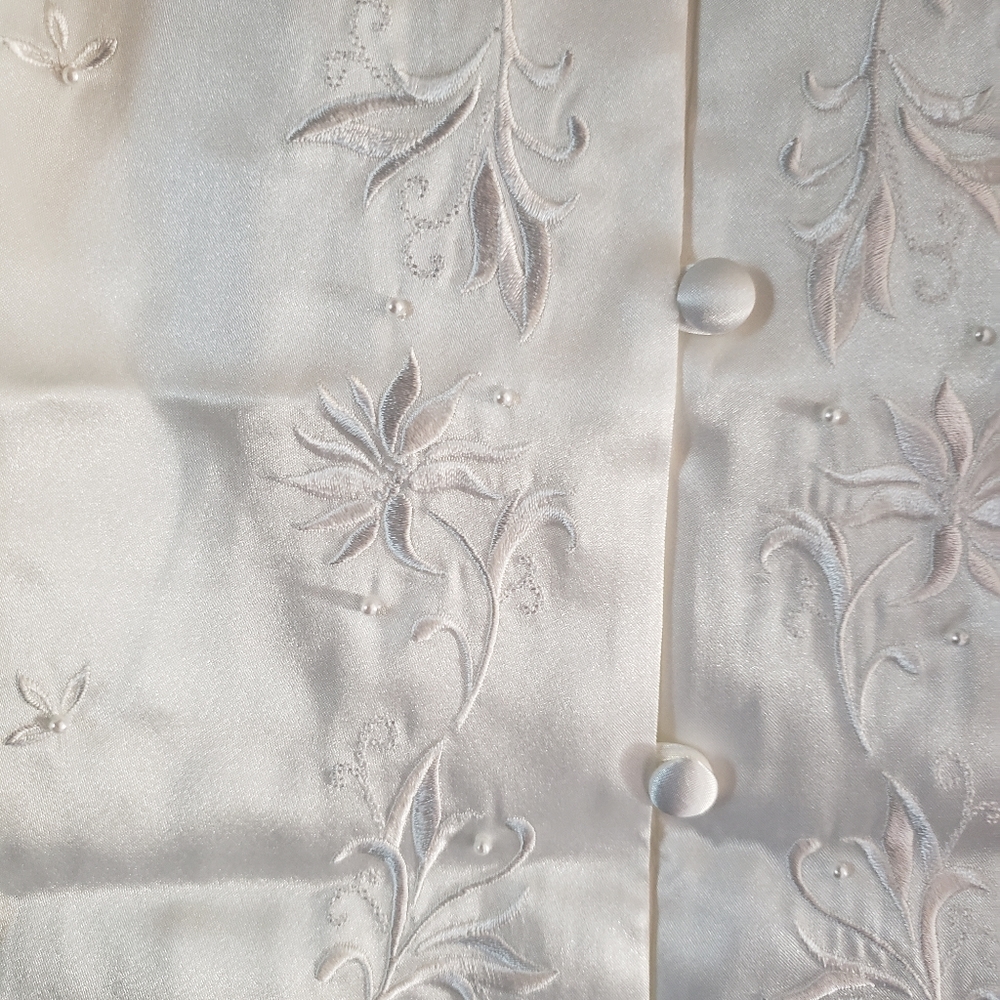 Laura Scott - White. Blouse